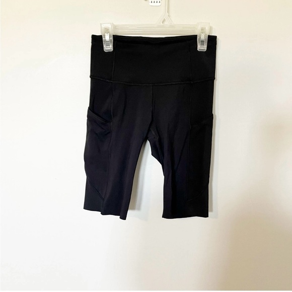 Lululemon Fast And Free Short 10" *Non-Reflective
Black women’s size 4 - Picture 5 of 9